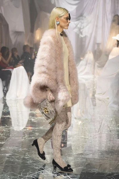 Look 15